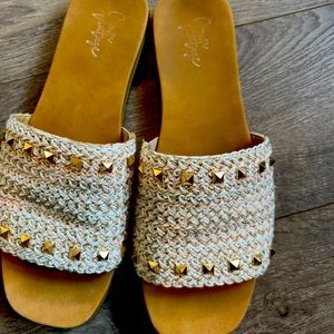 Adorable size 7.5 sandels